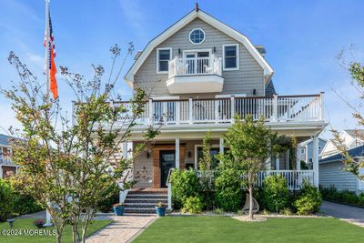 100 10th Avenue, Home with 11 bedrooms, 4 bathrooms and null parking in Belmar NJ | Image 1