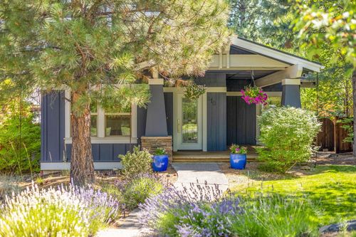 810 Nw Fort Clatsop St, Bend, OR, 97703-6699 | Card Image