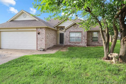 1115 Beech St, Skiatook, OK, 74070-1745 | Card Image