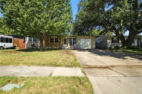 13975 Stardust Ln, Farmers Branch, TX, 75234-3536 | Card Image