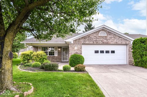 8214 Bentley Farms Dr, Indianapolis, IN, 46259-5716 | Card Image