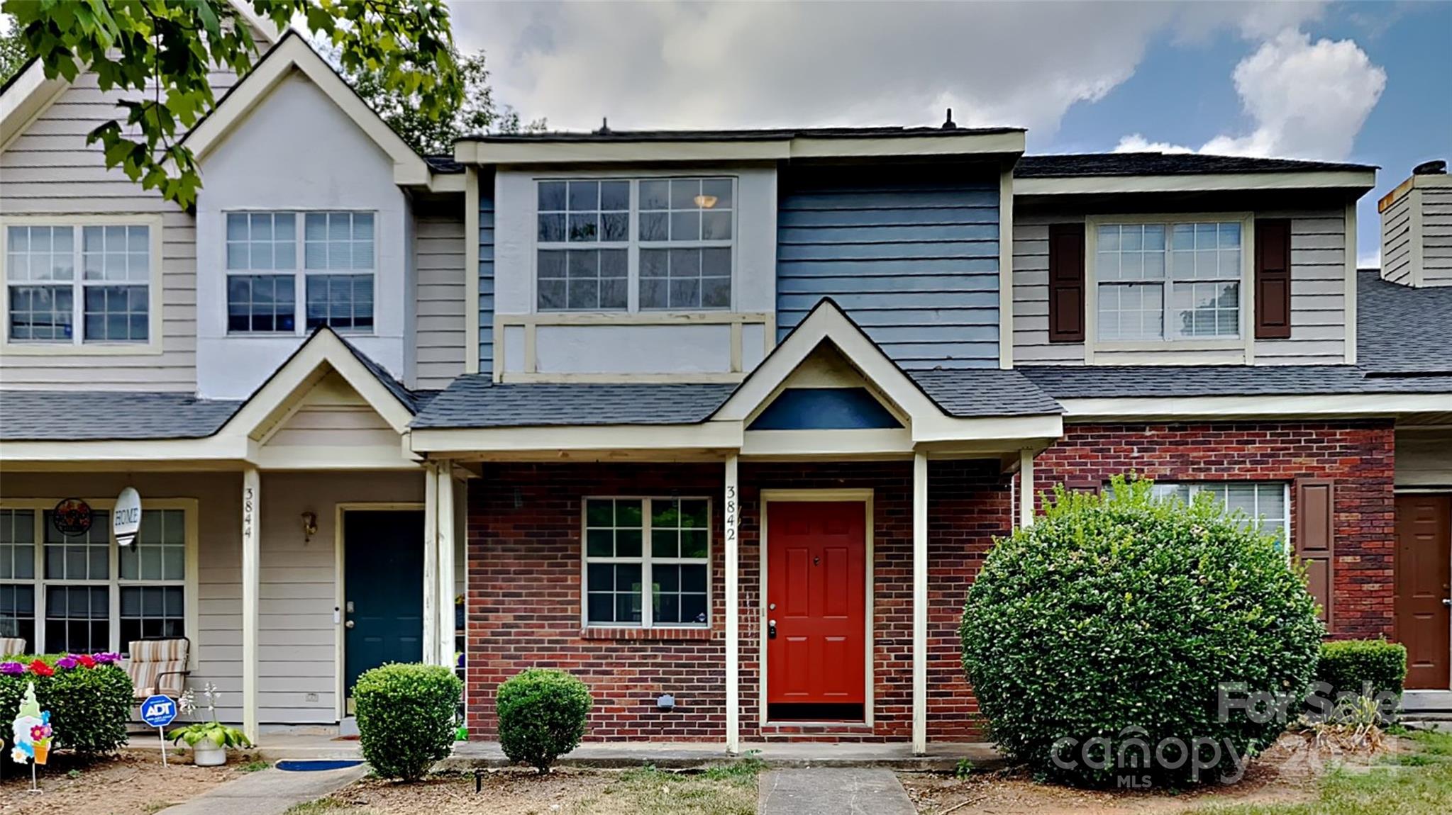 Mosscroft Ln, Charlotte, NC 28215