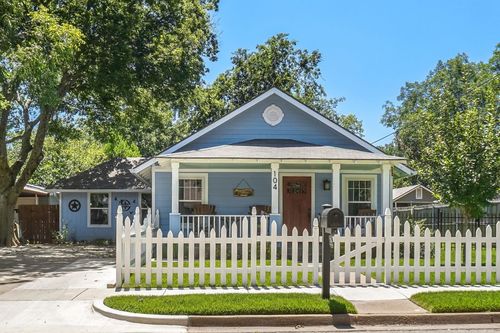 104 S Pendell Ave, Cleburne, TX, 76033-4712 | Card Image