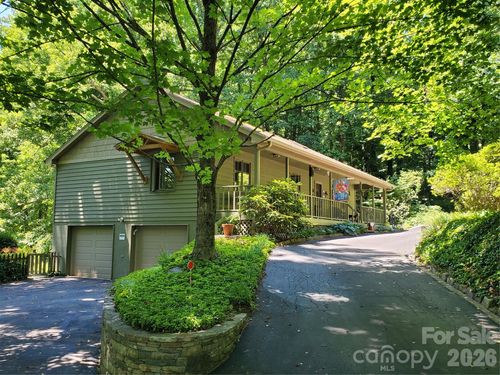 383 Ravenwood Ln, Horse Shoe, NC, 28742-9712 | Card Image