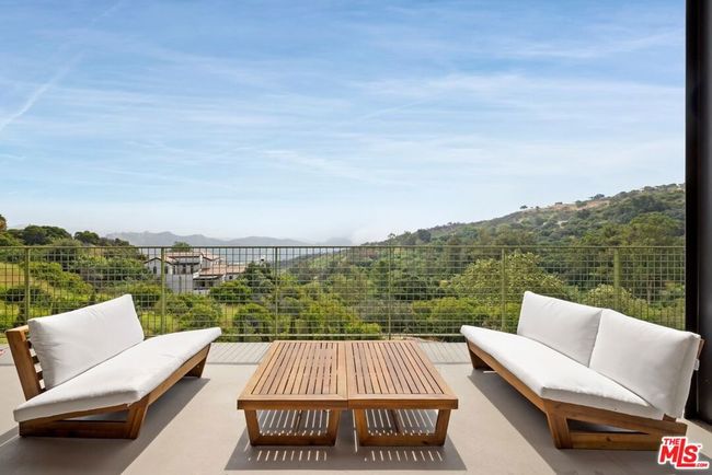 20485 Medley Ln, House other with 4 bedrooms, 4 bathrooms and 4 parking in Topanga CA | Image 25