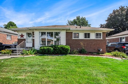 25718 Harmon St, Saint Clair Shores, MI, 48081-3344 | Card Image