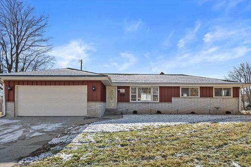 N91W17639 Saint Regis Drive, Menomonee Falls, WI, 53051 | Card Image