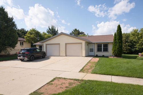 1336-1334 Honeysuckle Road, Hartford, WI, 53027 | Card Image