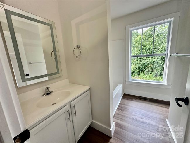 Guest Bath | Image 15