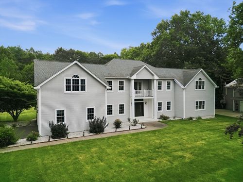20 Raymond Cir, Westfield, MA, 01085-4587 | Card Image