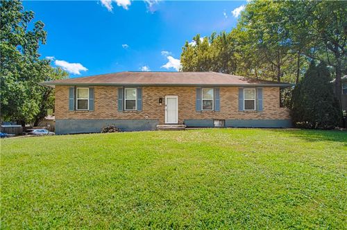 300 Sw Parkwood Dr, Blue Springs, MO, 64014-4520 | Card Image