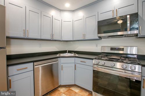 5 Chambord Ct, Hamilton, NJ, 08619-4701 | Card Image