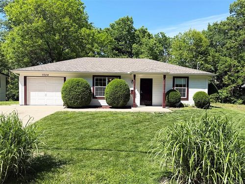 1024 E Gudgell Ave, Independence, MO, 64055-1840 | Card Image