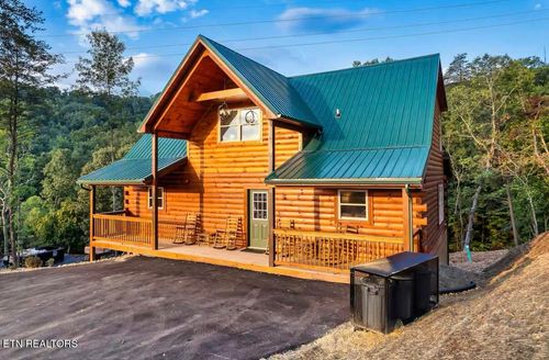 848 String Run Way, Pigeon Forge, TN, 37863 | Card Image