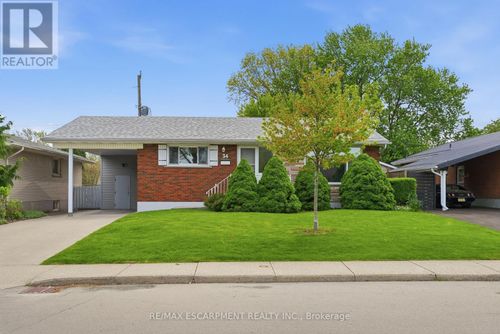 34 Beaconsfield Dr, Hamilton, ON, L8T2W9 | Card Image