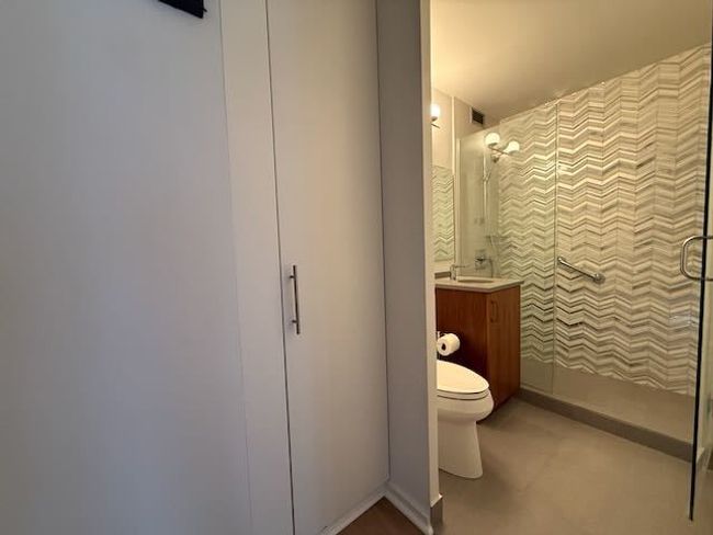 APT-1819 - 910 N Lake Shore Dr, Condo with 3 bedrooms, 2 bathrooms and 1 parking in CHICAGO IL | Image 23