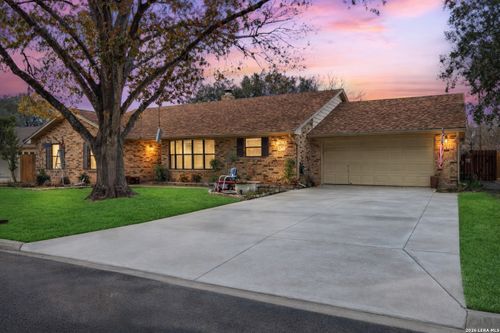 1658 Redwood St, Seguin, TX, 78155-5242 | Card Image