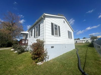 407 Brown St, Home with 3 bedrooms, 1 bathrooms and null parking in Princeton WV | Image 2