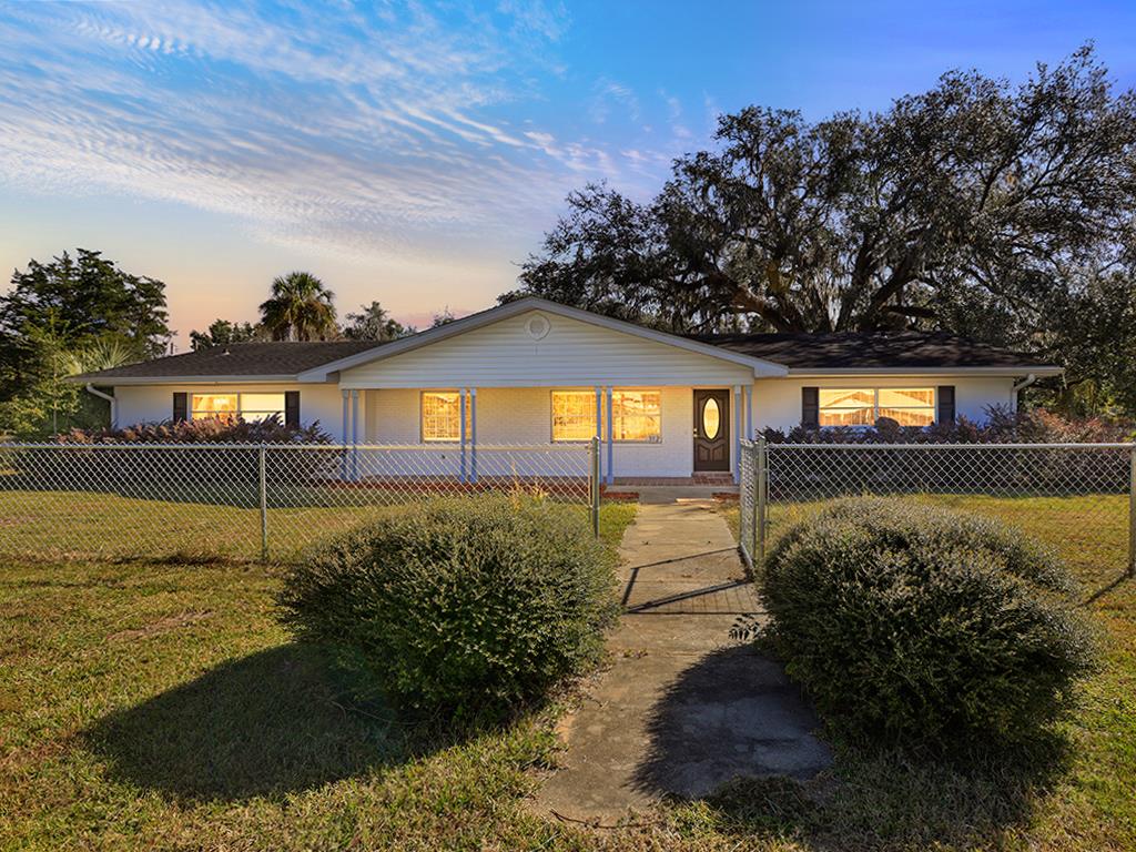 3rd St, Trenton, FL 32693