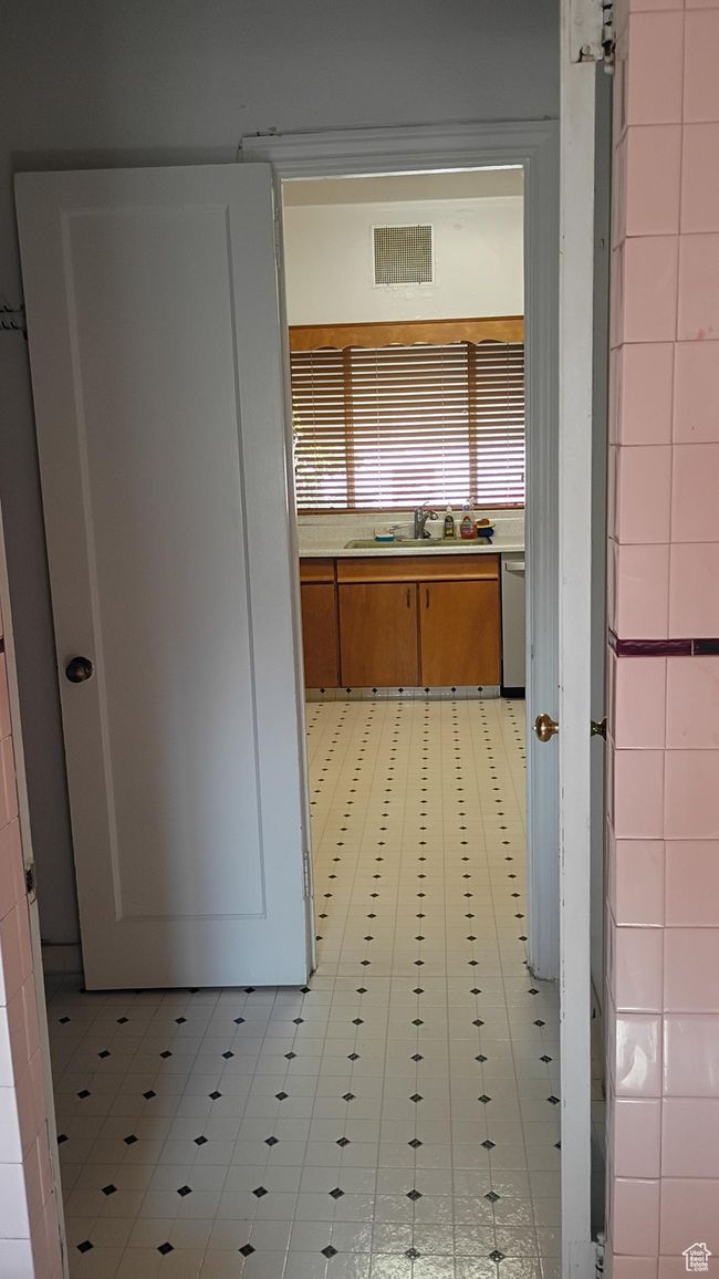 57 C St, House other with 4 bedrooms, 2 bathrooms and 6 parking in Helper UT | Image 33