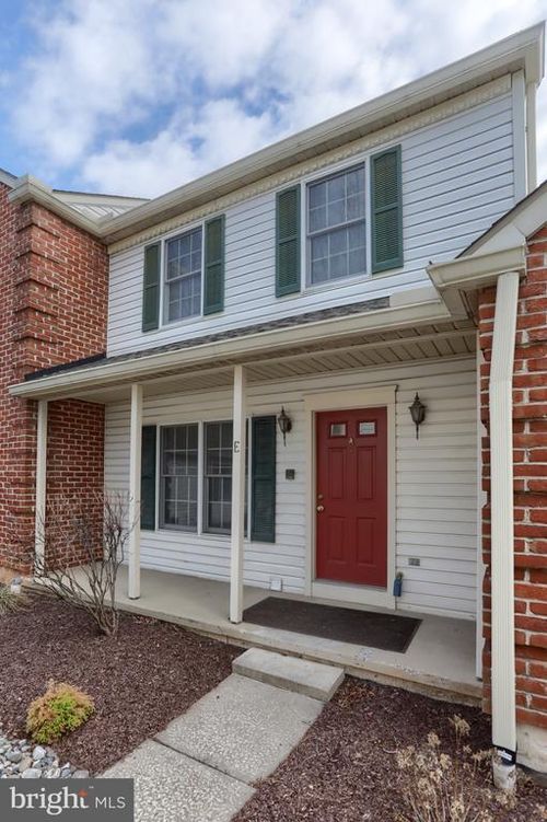 2057E Raleigh Rd, HUMMELSTOWN, PA, 17036-8734 | Card Image