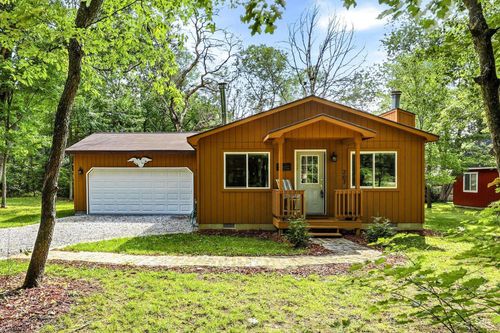 207 Butterfield Ln, Houghton Lake, MI, 48629-9162 | Card Image
