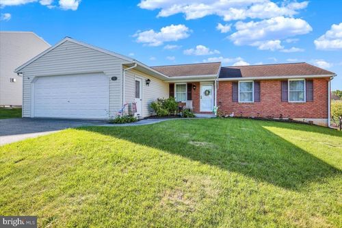 11 Meadow Drive, NEWMANSTOWN, PA, 17073 | Card Image