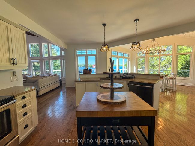 14 Charles Ave, House other with 5 bedrooms, 3 bathrooms and 6 parking in McKellar ON | Image 11
