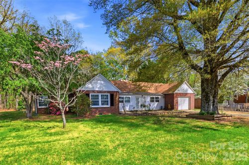 2670 N Olivers Xrd, Newton, NC, 28658-8255 | Card Image