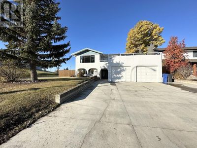 10604 105 St, House other with 5 bedrooms, 3 bathrooms and null parking in Fort St. John BC | Image 1