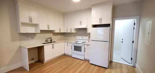 b-10758 142 St, Surrey, BC, V3T4S5 | Card Image