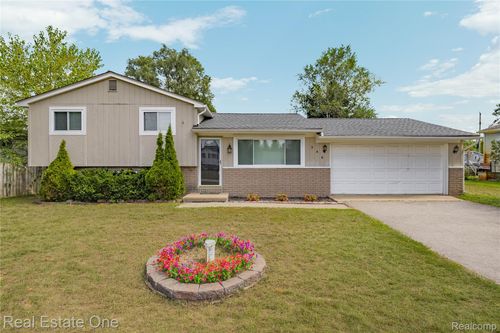 348 Decca Dr, White Lake, MI, 48386-2121 | Card Image