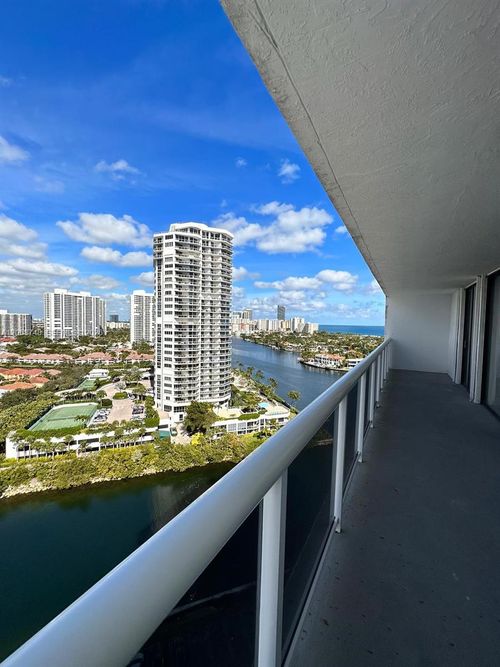 1949-20515 E Country Club Dr, Aventura, FL, 33180-3058 | Card Image