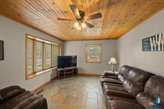 350 W Maple St, House other with 3 bedrooms, 2 bathrooms and null parking in Edgerton MN | Image 6