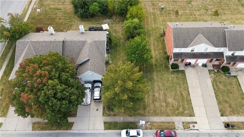 727 Se 10th St, Lee's Summit, MO, 64081-3033 | Card Image