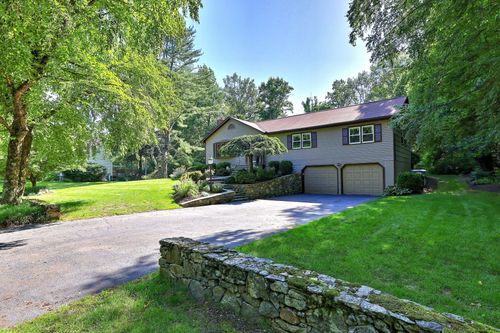 23 Fox Road, Trumbull, CT, 06611 | Card Image