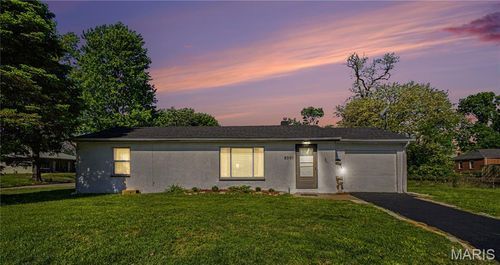 8301 Elmore Ave, Saint Louis, MO, 63132-2825 | Card Image