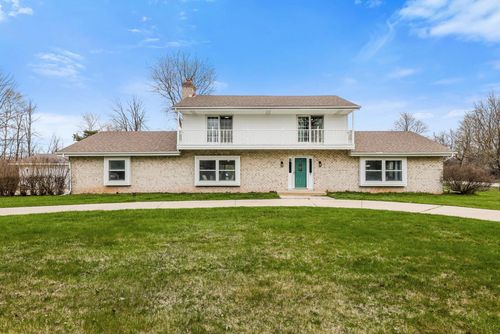 812 W Glen Oaks Lane, Mequon, WI, 53092 | Card Image