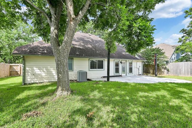 2909 Tower Bridge Ct, House other with 3 bedrooms, 3 bathrooms and 2 parking in Pearland TX | Image 18