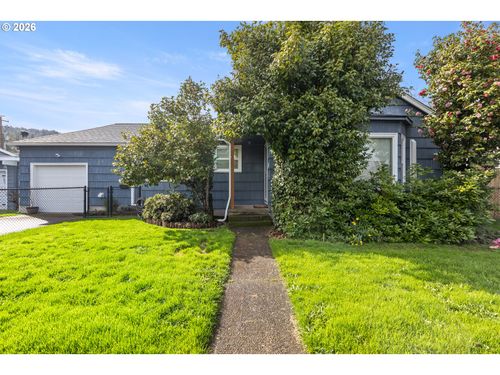 824 W Nebo St, Roseburg, OR, 97471-2850 | Card Image