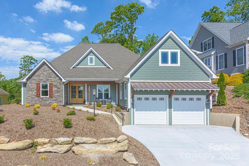 131 Dawn Mist Ct, Hendersonville, NC, 28791-4509 | Card Image