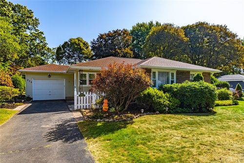 273 Circle Ln, Webster, NY, 14580-1303 | Card Image