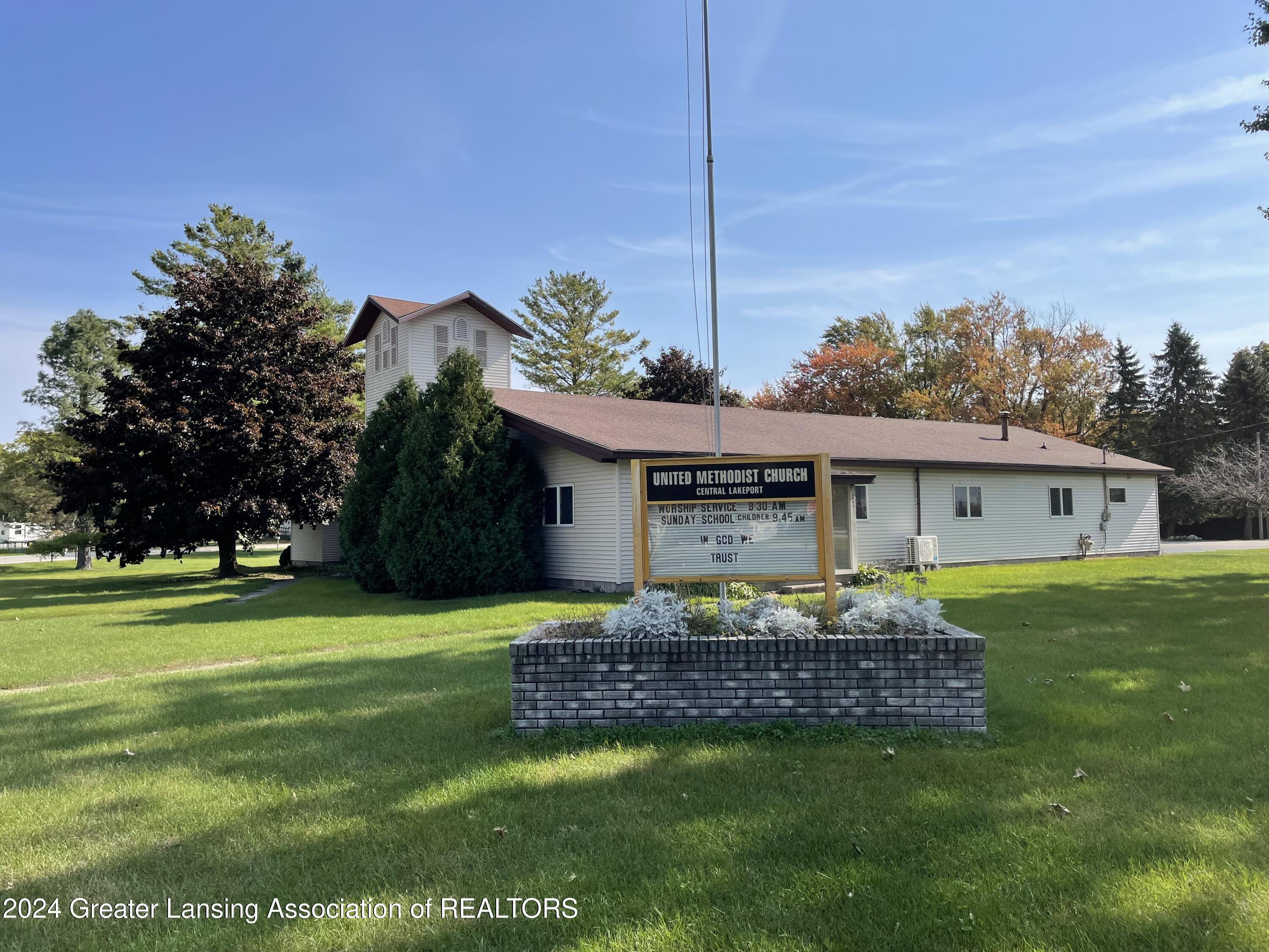 3597 Milwaukee Rd, Lakeport, MI 48059