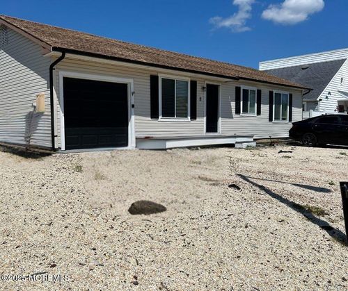 8 Diane Rd, Manahawkin, NJ, 08050-4315 | Card Image