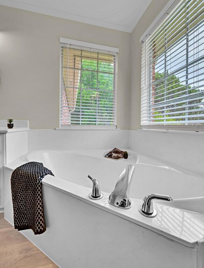 Primary bath featuring a nice soaking tub to relax in! | Image 24