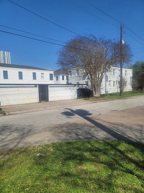 5-5612 Chartres St, Houston, TX, 77004-7521 | Card Image