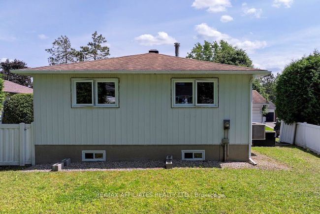 22 Red Maple Cres, House other with 3 bedrooms, 1 bathrooms and 2 parking in Gloucester ON | Image 37