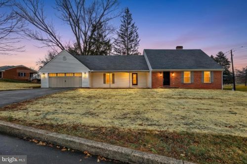 2 Golfview Rd, Camp Hill, PA, 17011-2035 | Card Image