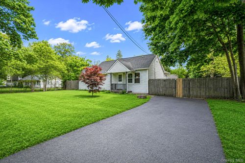 113 Huguenot Dr, Mastic Beach, NY, 11951-5805 | Card Image