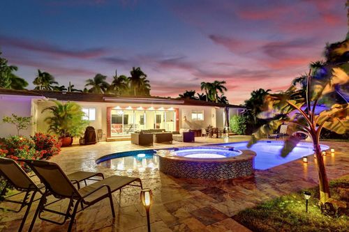 851 Harrison St, Hollywood, FL, 33019-1620 | Card Image